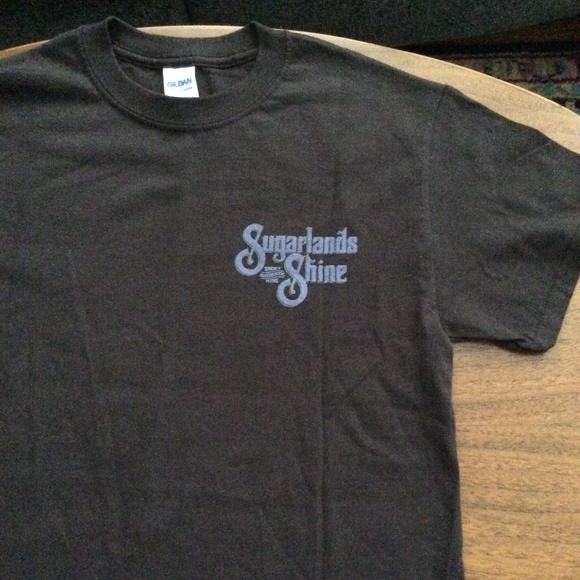 Ladies T-shirt’s size small from gatlinburg - Picture 3 of 3